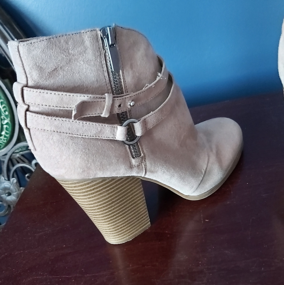 Women's Suede ankle bootie
